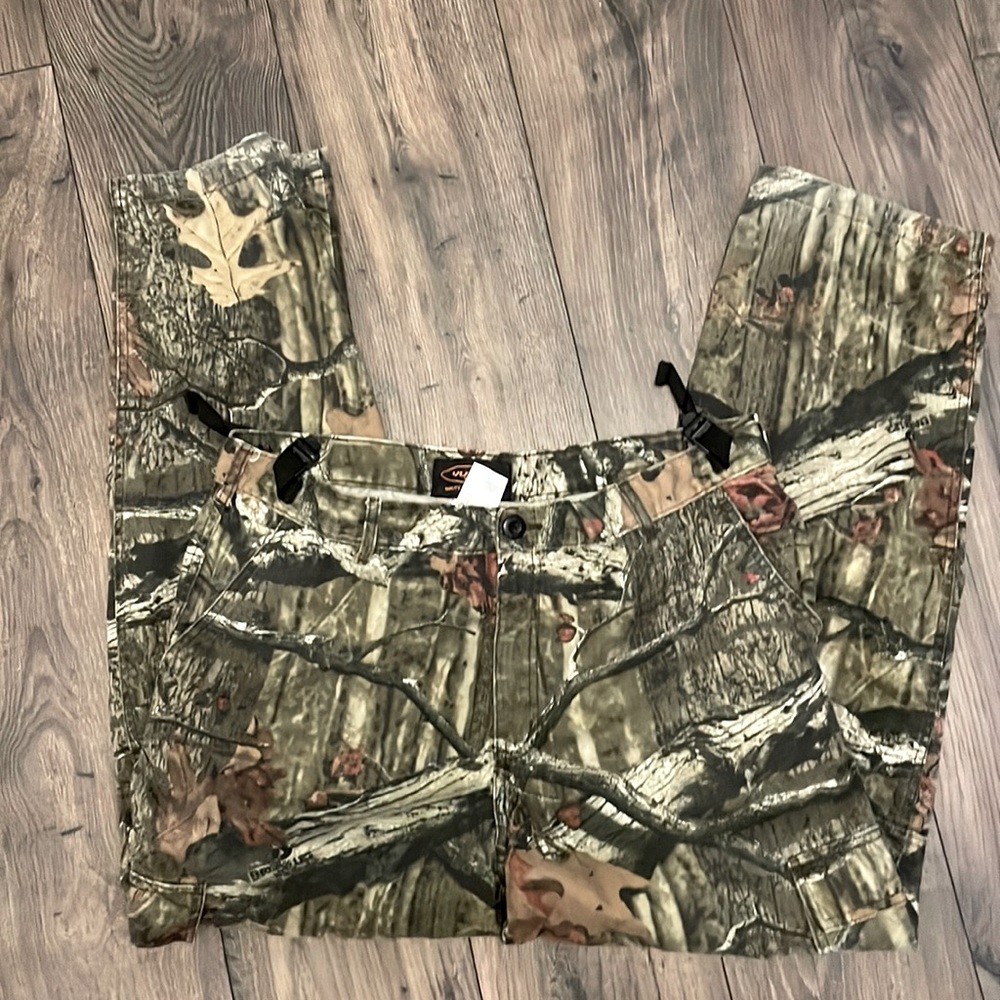 Yukon outdoor wear men’s large pants - great for hunting- tree pattern-